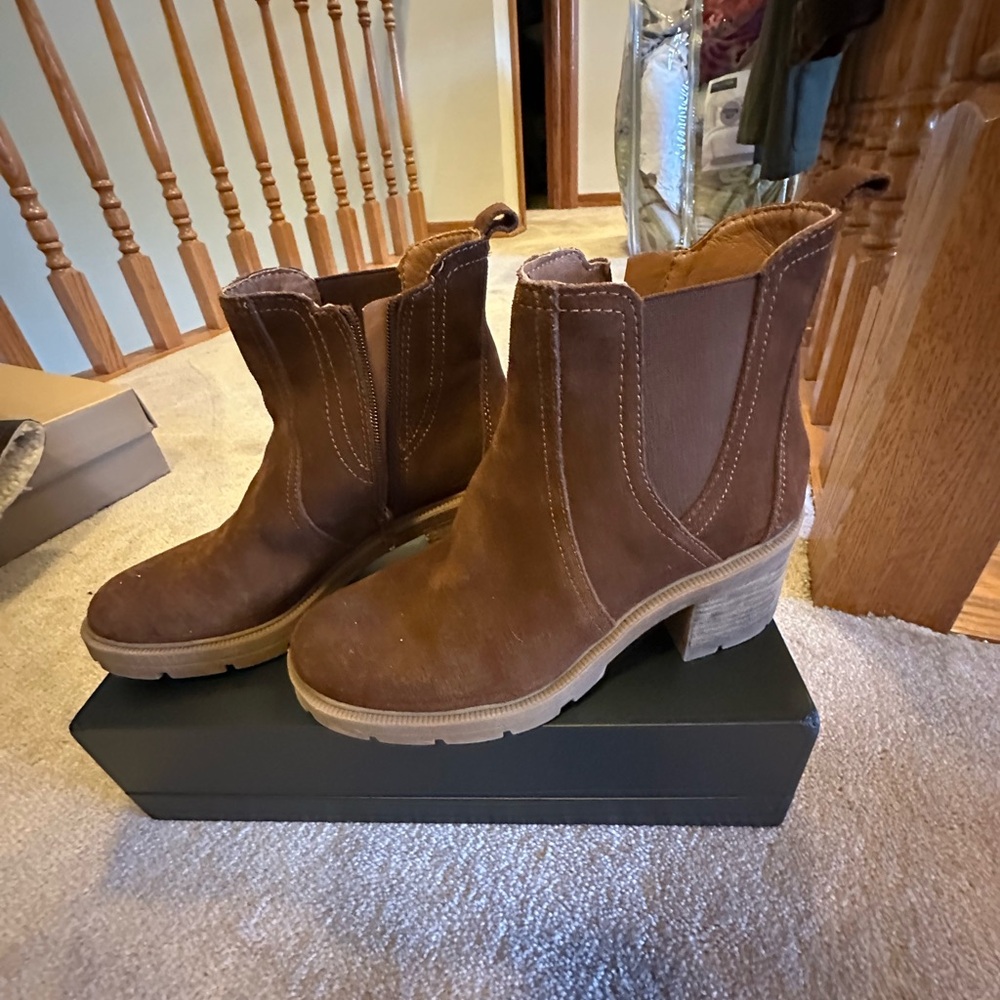 Lucky Brand women’s suede  Ankle Boots